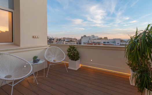 P-3864 Designer Duplex-Penthouse mit Terrasse, beeindruckendem Lichtdesign und Meerblick im Herzen von Palma