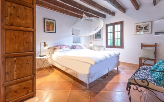 F-2301 Finca mit drei Gästehäusern mit großer Pool-Landschaft und Ferienvermietungslizenz in Cala San Vicente