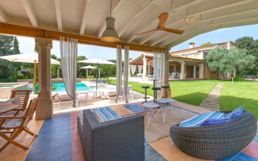 F-2804 Charmante Finca in der Nähe vom Golfplatz Pollensa mit Tourismuslizenz, großem Garten und Pool
