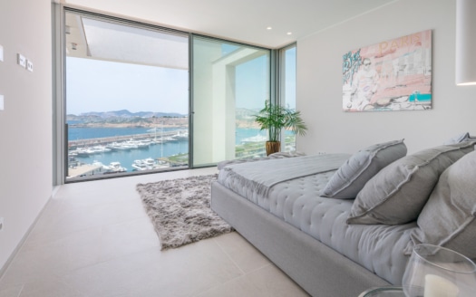 V-2650 Port Adriano Spektakuläre Designer-Villa mit Hafen und Meerblick, in Port Adriano