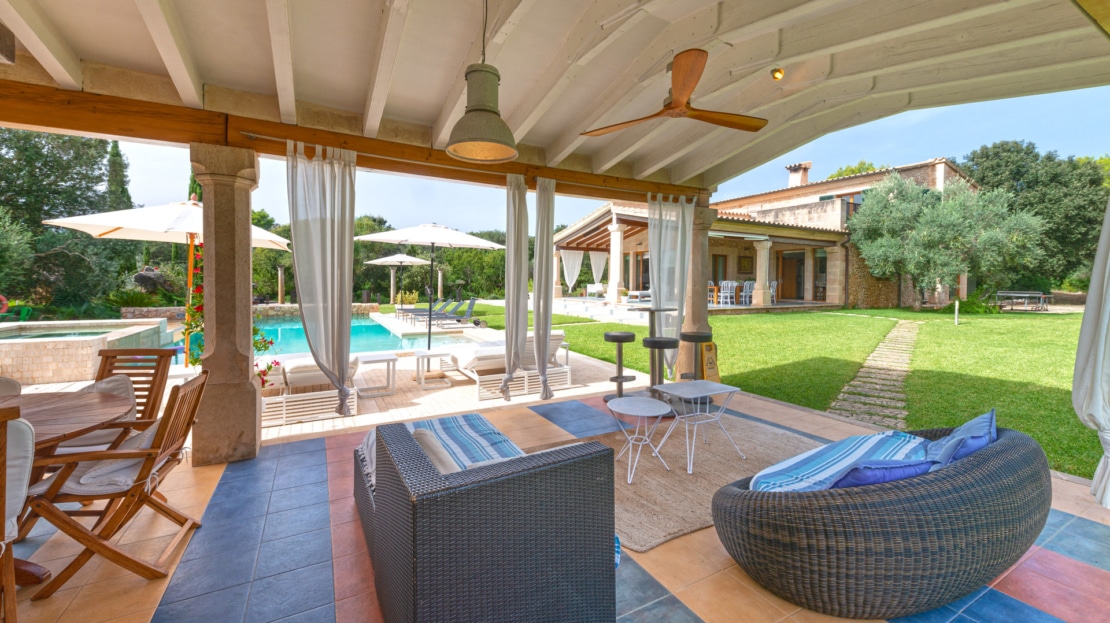F-2804 Charmante Finca in der Nähe vom Golfplatz Pollensa mit Tourismuslizenz, großem Garten und Pool