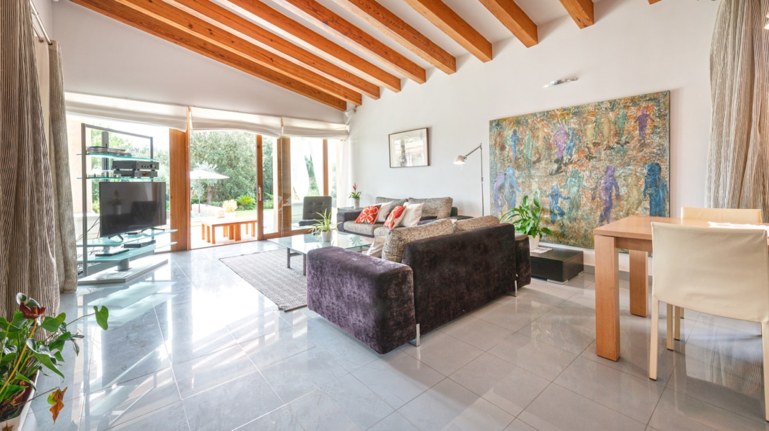 F-2804 Charmante Finca in der Nähe vom Golfplatz Pollensa mit Tourismuslizenz, großem Garten und Pool