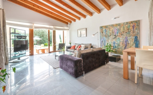 F-2804 Charmante Finca in der Nähe vom Golfplatz Pollensa mit Tourismuslizenz, großem Garten und Pool