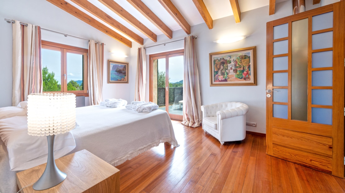 F-2804 Charmante Finca in der Nähe vom Golfplatz Pollensa mit Tourismuslizenz, großem Garten und Pool