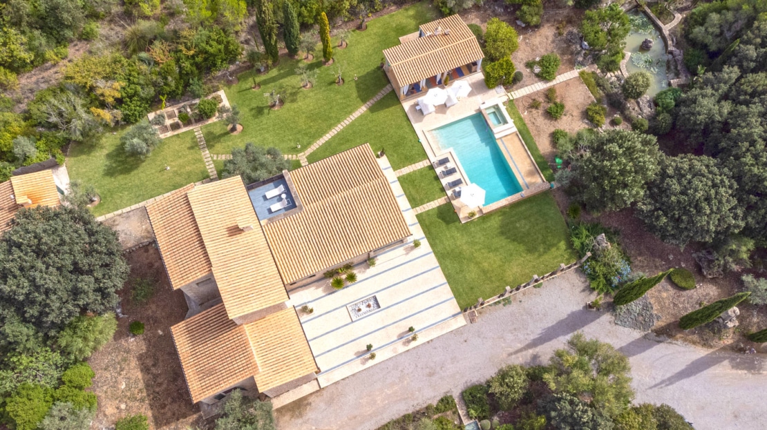F-2804 Charmante Finca in der Nähe vom Golfplatz Pollensa mit Tourismuslizenz, großem Garten und Pool