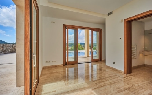 V-2078 Imposante Villa mit Ferienvermietungslizenz und Blick über das Tal sowie den Golfplatz von Canyamel