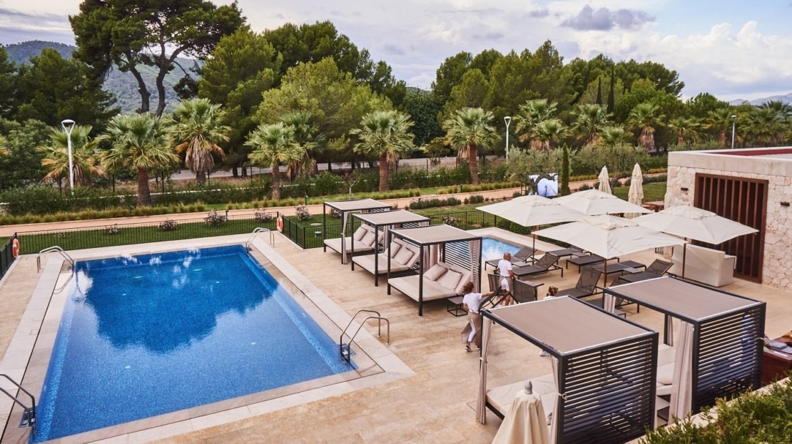 V-2078 Imposante Villa mit Ferienvermietungslizenz und Blick über das Tal sowie den Golfplatz von Canyamel