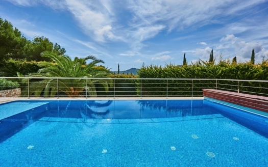 V-2080 Moderne Villa in Südlage mit Ferienvermietungslizenz, direkt neben dem Golfclub Canyamel