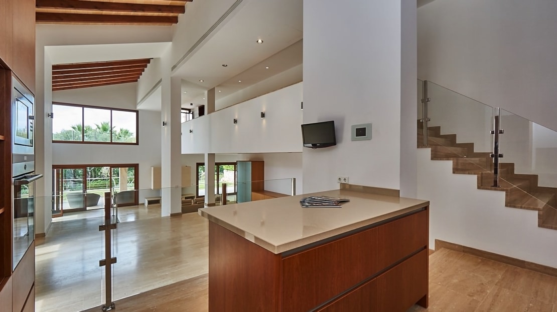 V-2080 Moderne Villa in Südlage mit Ferienvermietungslizenz, direkt neben dem Golfclub Canyamel