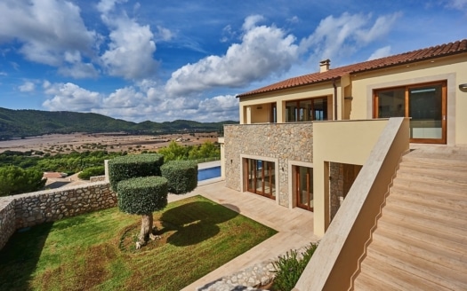V-2078 Imposante Villa mit Ferienvermietungslizenz und Blick über das Tal sowie den Golfplatz von Canyamel