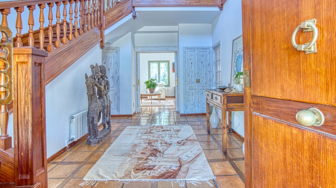 4938 Country house on large plot near Esporles with pool and stunning mountain views 1