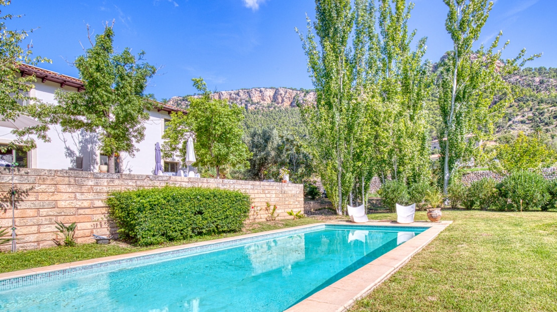 4938 Country house on large plot near Esporles with pool and stunning mountain views 1
