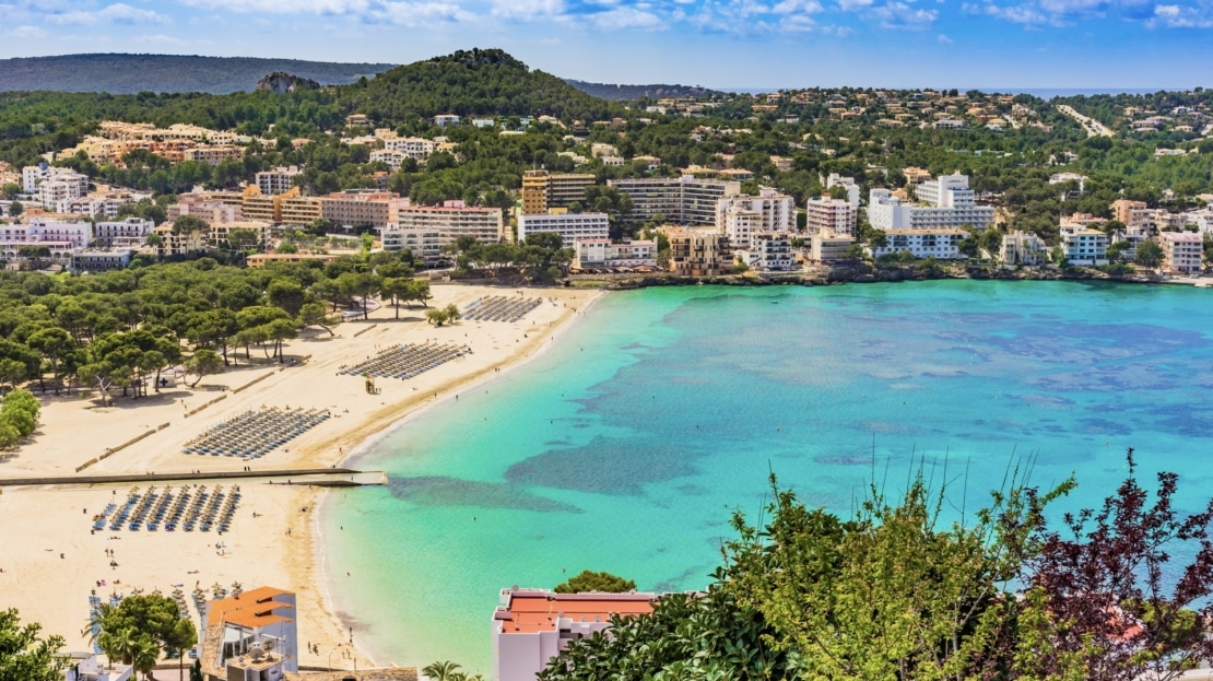4985 Moderne Villa in Santa Ponsa mit Blick auf das Meer & die Berge, mit Ferienvermietungslizenz!