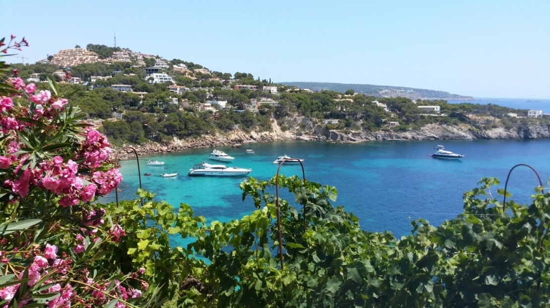 4985 Moderne Villa in Santa Ponsa mit Blick auf das Meer & die Berge, mit Ferienvermietungslizenz!