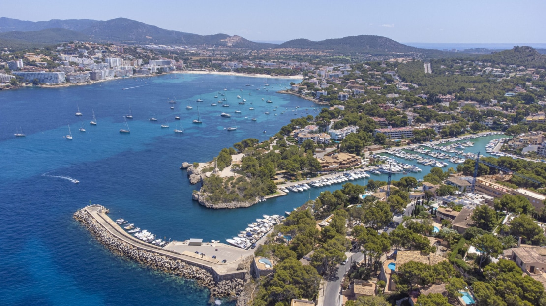 4985 Moderne Villa in Santa Ponsa mit Blick auf das Meer & die Berge, mit Ferienvermietungslizenz!