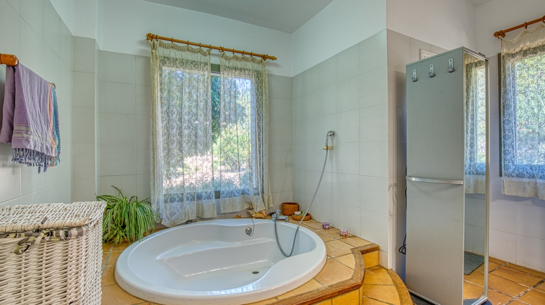 4938 Country house on large plot near Esporles with pool and stunning mountain views 33