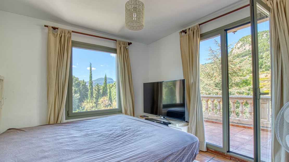 4938 Country house on large plot near Esporles with pool and stunning mountain views 1