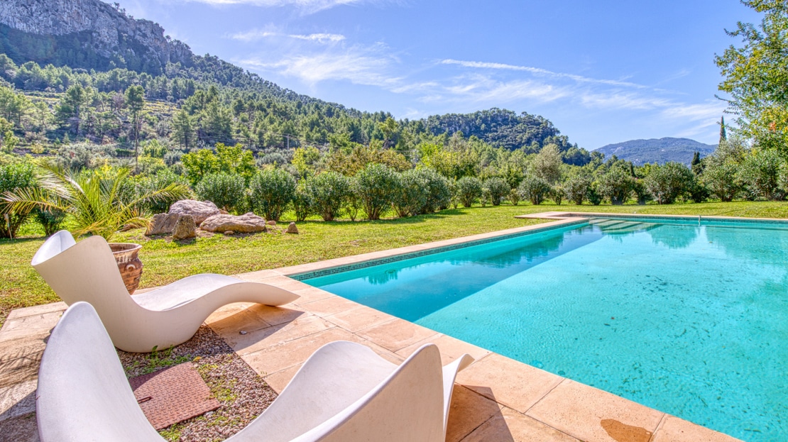 4938 Country house on large plot near Esporles with pool and stunning mountain views 1