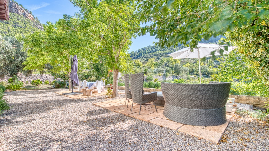 4938 Country house on large plot near Esporles with pool and stunning mountain views 10