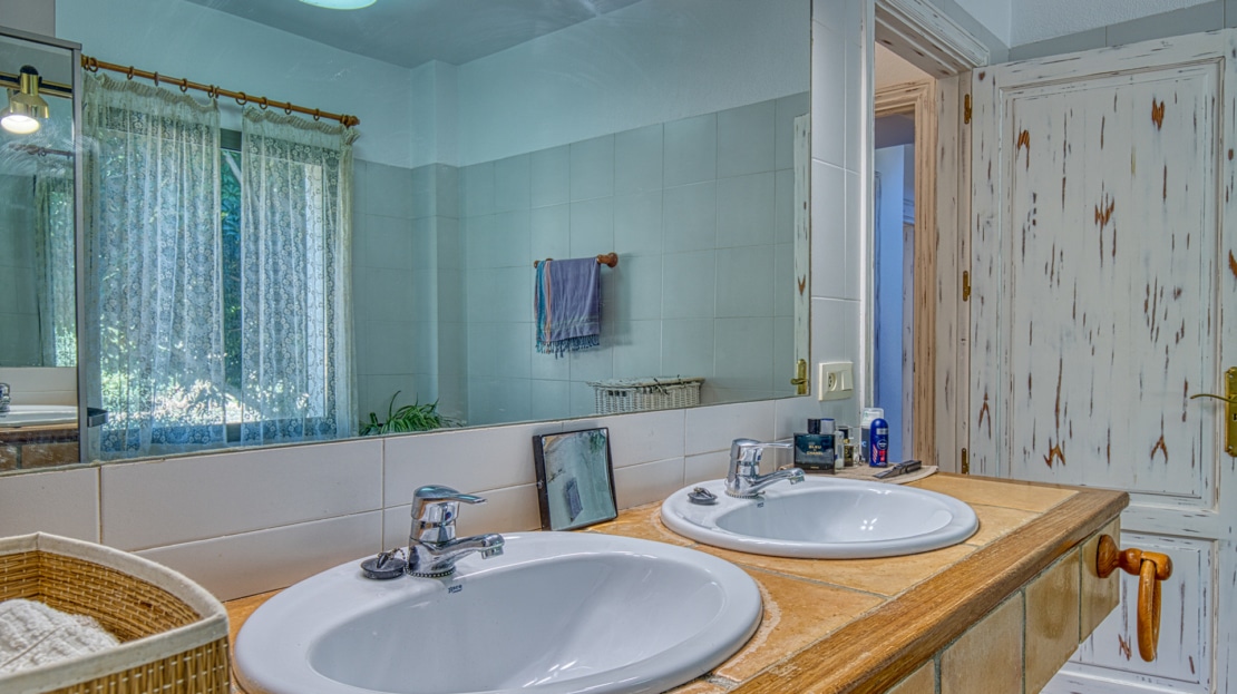 4938 Country house on large plot near Esporles with pool and stunning mountain v