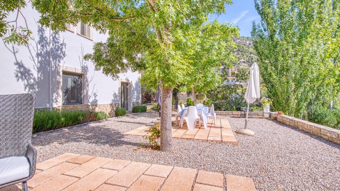 4938 Country house on large plot near Esporles with pool and stunning mountain views 8