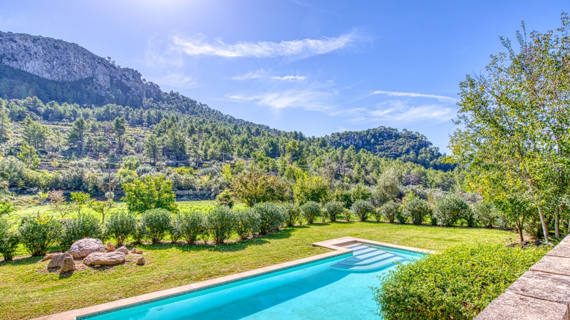 4938 Country house on large plot near Esporles with pool and stunning mountain views 1