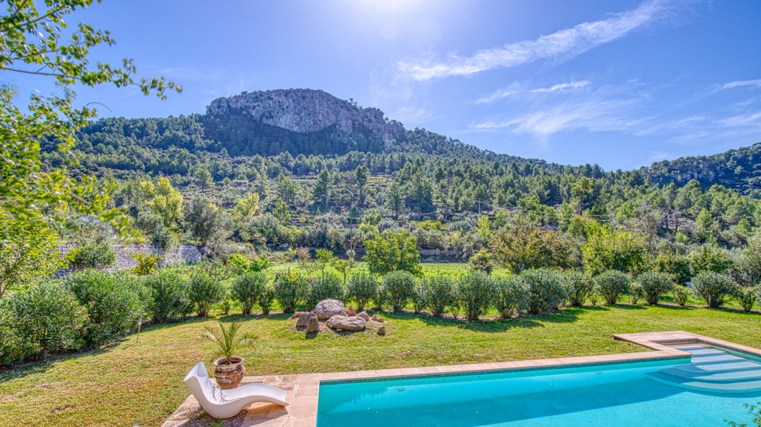 4938 Country house on large plot near Esporles with pool and stunning mountain views 1