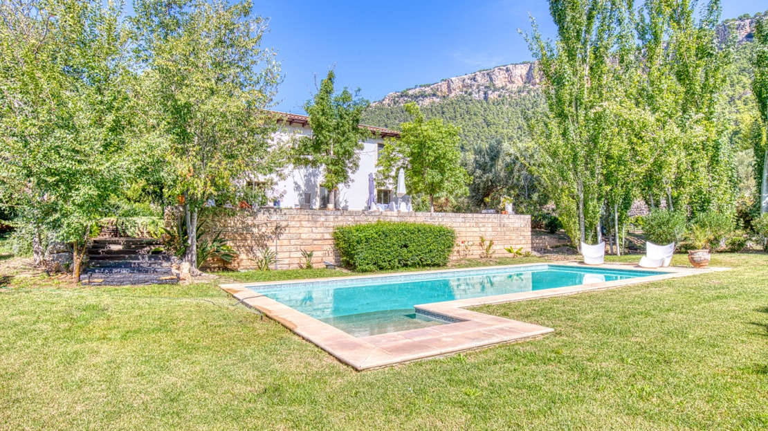 4938 Country house on large plot near Esporles with pool and stunning mountain views 5