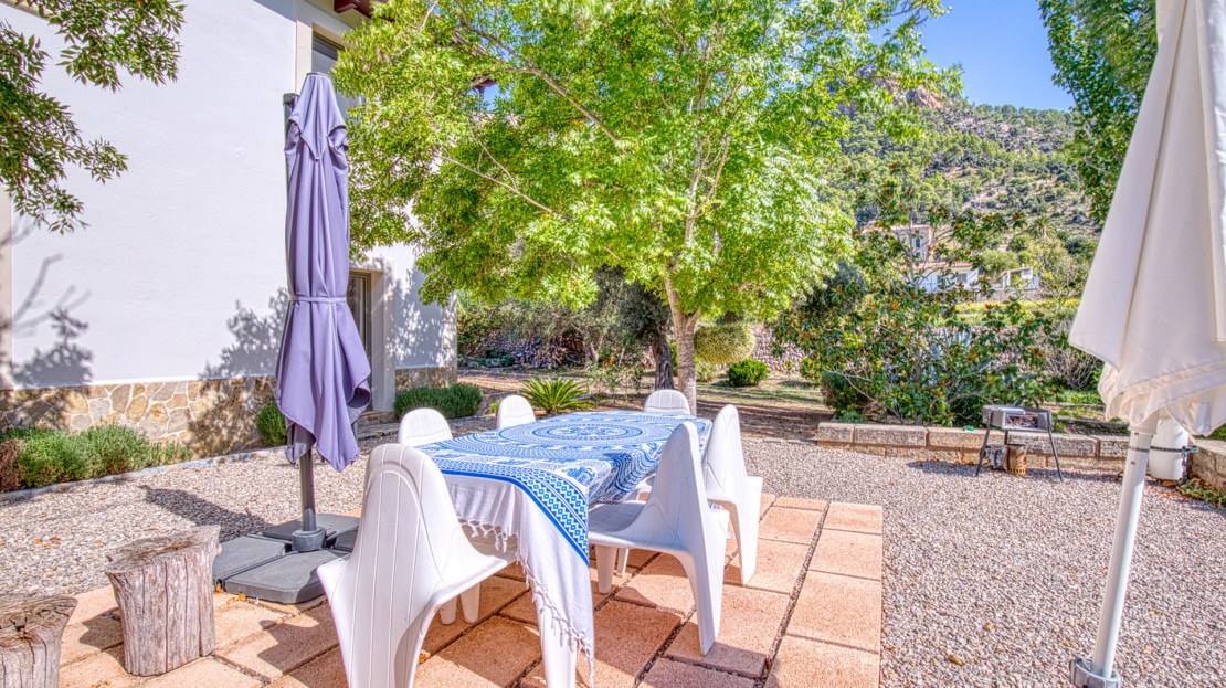 4938 Country house on large plot near Esporles with pool and stunning mountain views 3