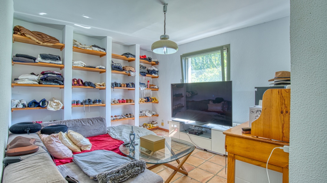 4938 Country house on large plot near Esporles with pool and stunning mountain views 49