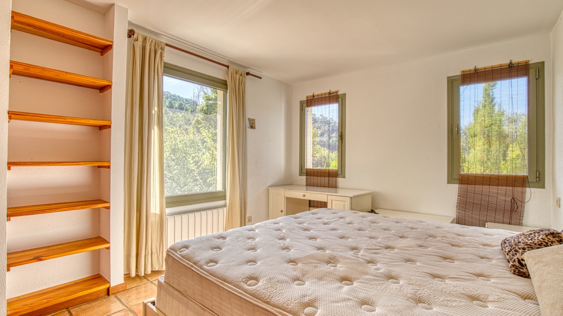 4938 Country house on large plot near Esporles with pool and stunning mountain v