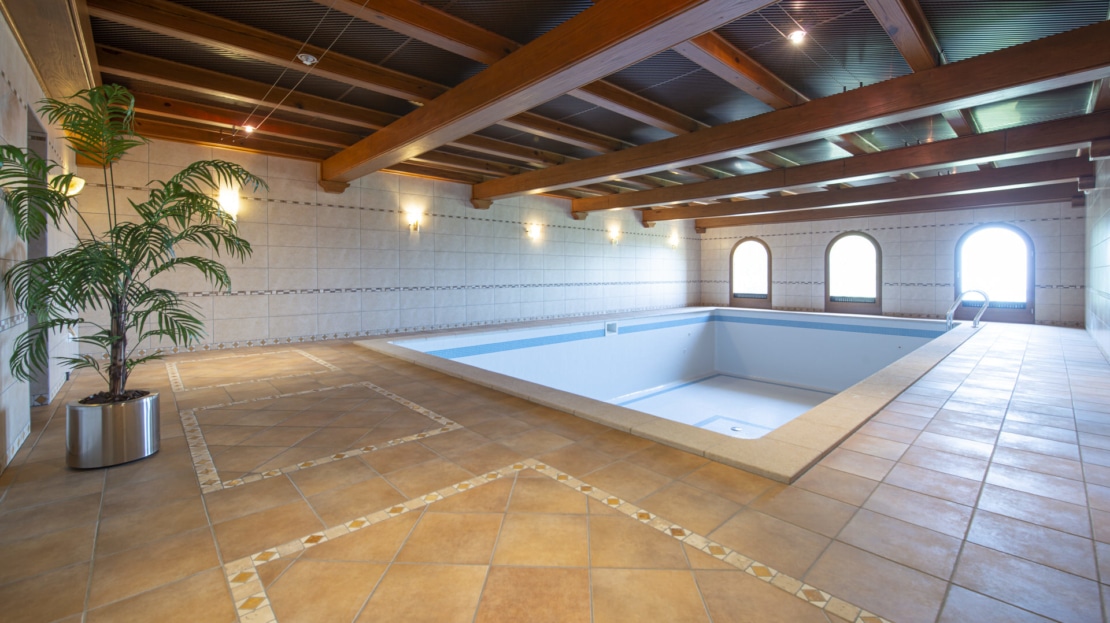 V-3300 Beeindruckende Villa in Galilea mit Indoorpool und wunderschönem Panoramablick