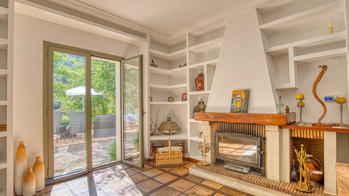 4938 Country house on large plot near Esporles with pool and stunning mountain v