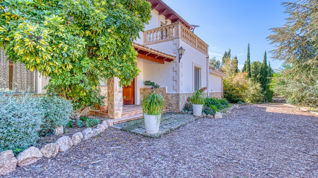 4938 Country house on large plot near Esporles with pool and stunning mountain views 1