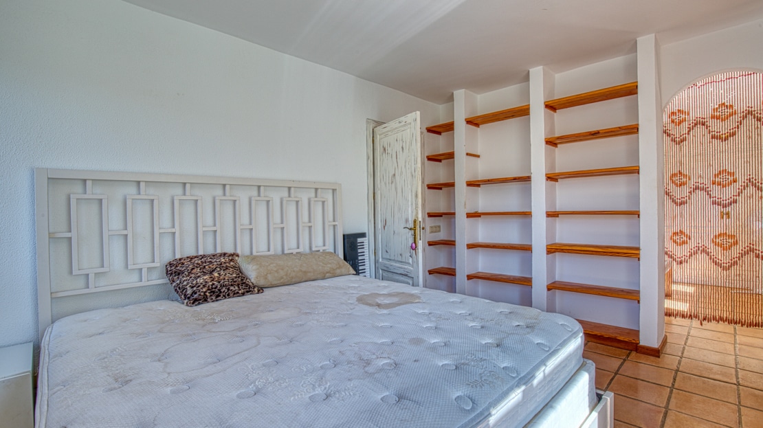 4938 Country house on large plot near Esporles with pool and stunning mountain views 36