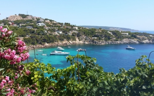 4985 Moderne Villa in Santa Ponsa mit Blick auf das Meer & die Berge, mit Ferienvermietungslizenz!