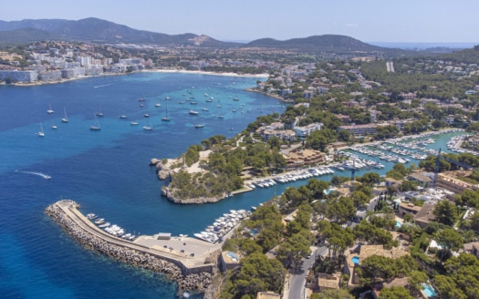4985 Moderne Villa in Santa Ponsa mit Blick auf das Meer & die Berge, mit Ferienvermietungslizenz!