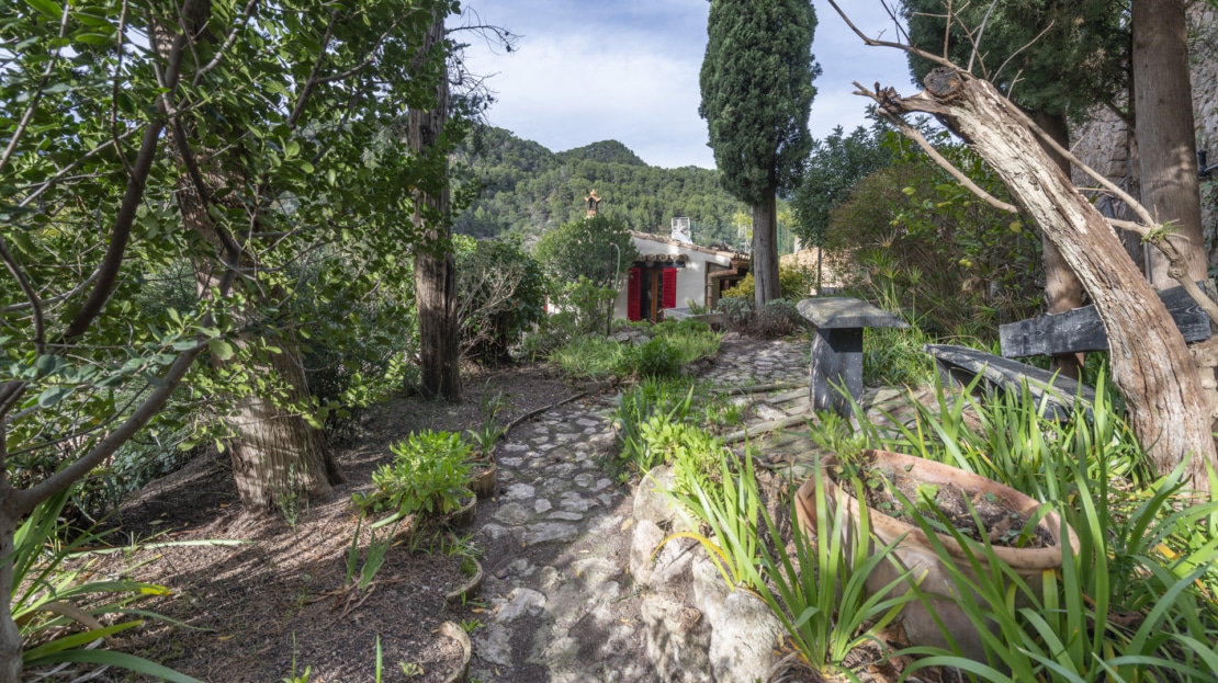 D-4819 Bunyola: Stadthaus mit Pool, Garten & Panoramablick – Ihr Tor zur Tramuntana