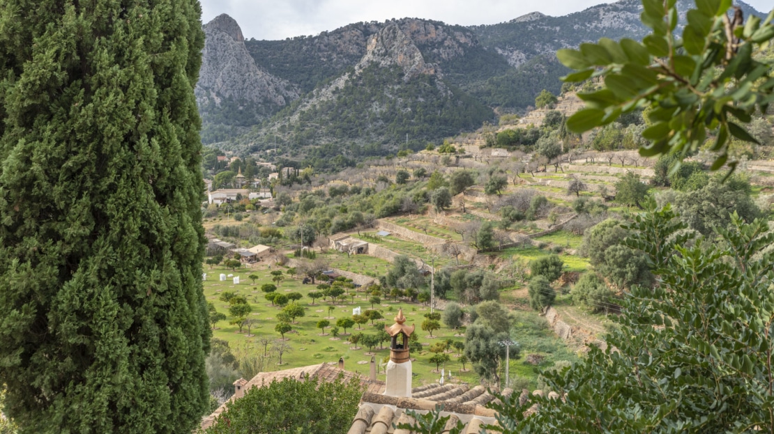D-4819 Bunyola: Stadthaus mit Pool, Garten & Panoramablick – Ihr Tor zur Tramuntana