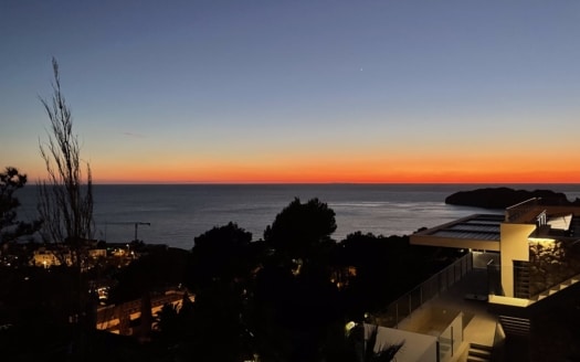V-4802 Fantastische Villa in Nova Santa Ponsa mit atemberaubendem Panorama-Meerblick