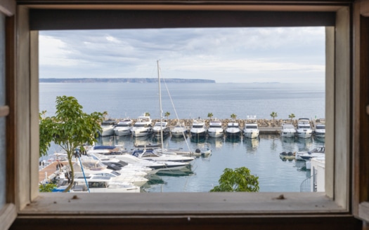 4949 INVESTITION! Haus in Cala Nova, in erster Linie mit herrlichem Hafen- und Meerblick