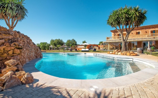 5030 Herrschaftliche Naturstein Finca in Llucmajor mit großem Garten & Pool und Ferienvermietungslizenz!